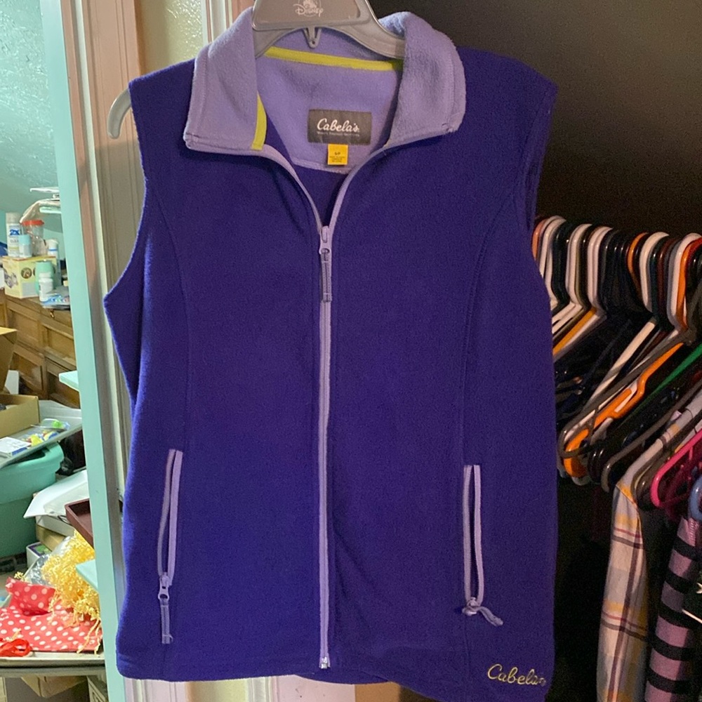 Cabela’s vest purple